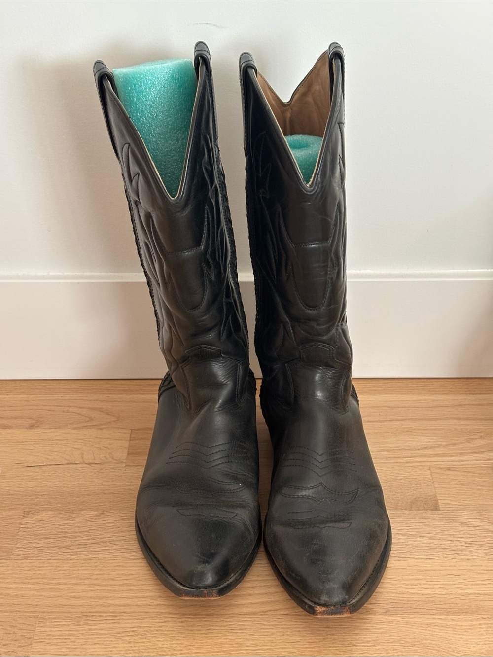 🤠 Black Cowboy Boots 🤠